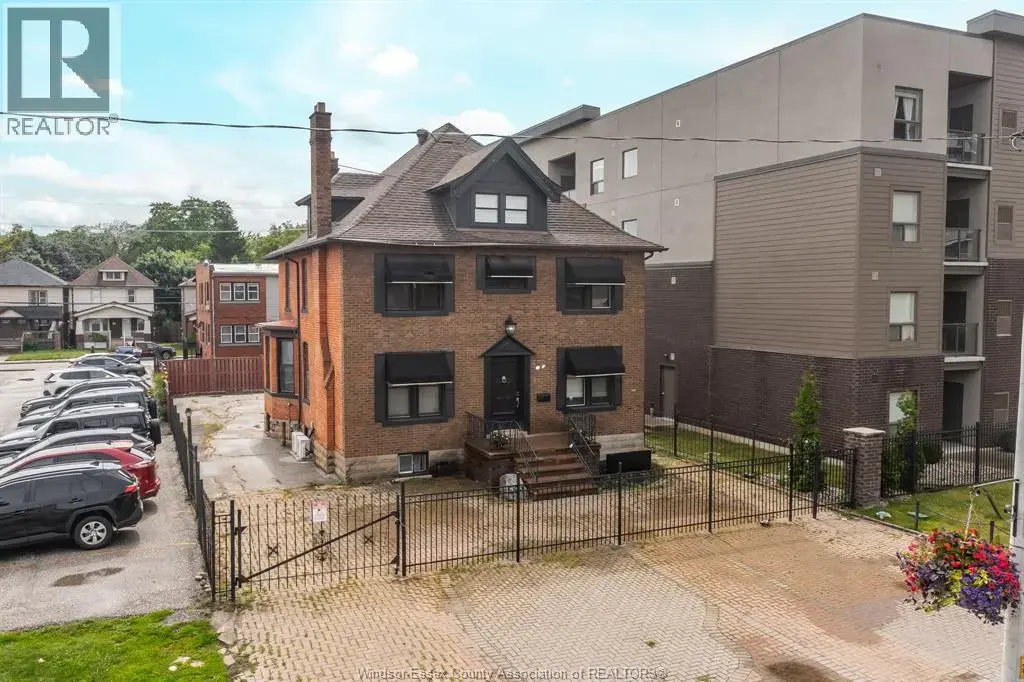 961 Ouellette Avenue, Windsor